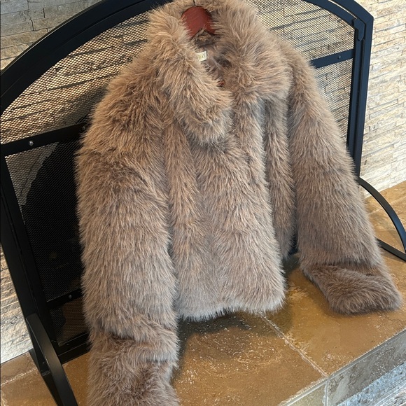 NWT Coco & Shay Faux Fur Coat - Picture 4 of 8